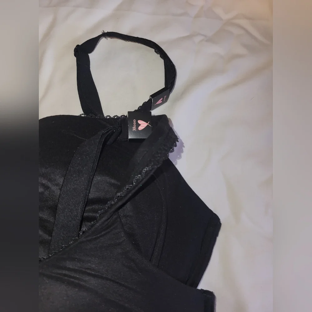 Victoria Secret Bras - Picture 2 of 3